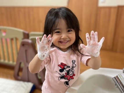 園児の手洗い画像