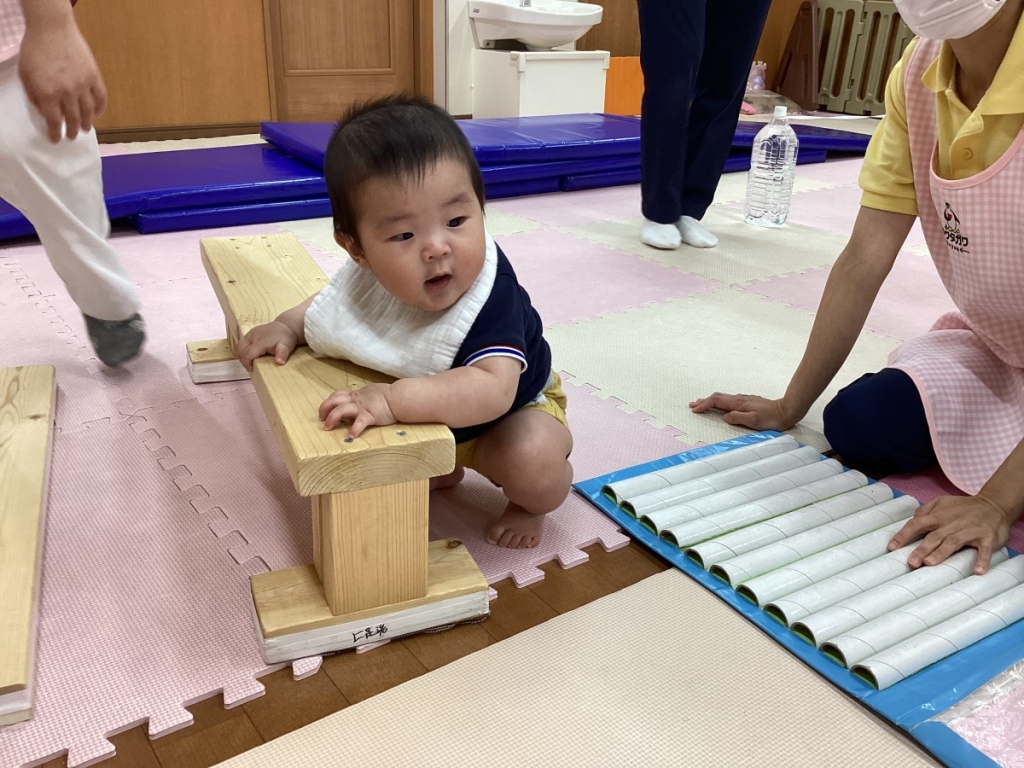 5月運動プログラムの様子(平均台)