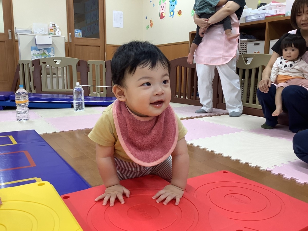 6月運動プログラムの様子(0歳児クラス)