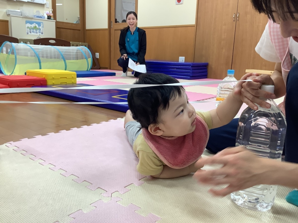 6月運動プログラムの様子(0歳児クラス)