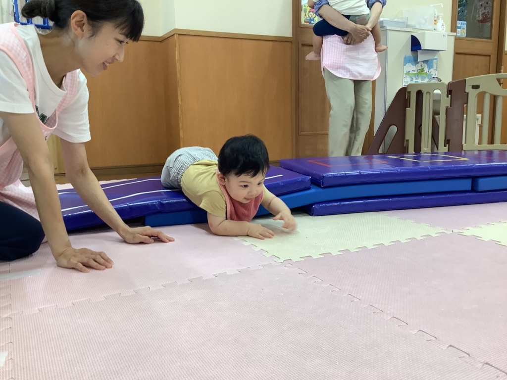 6月運動プログラムの様子(0歳児クラス)