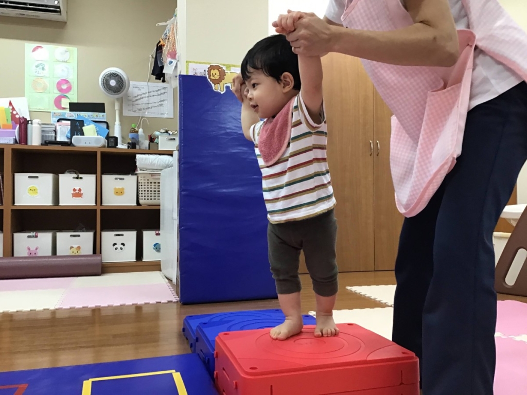 9月運動プログラムの様子(らっこ・階段)