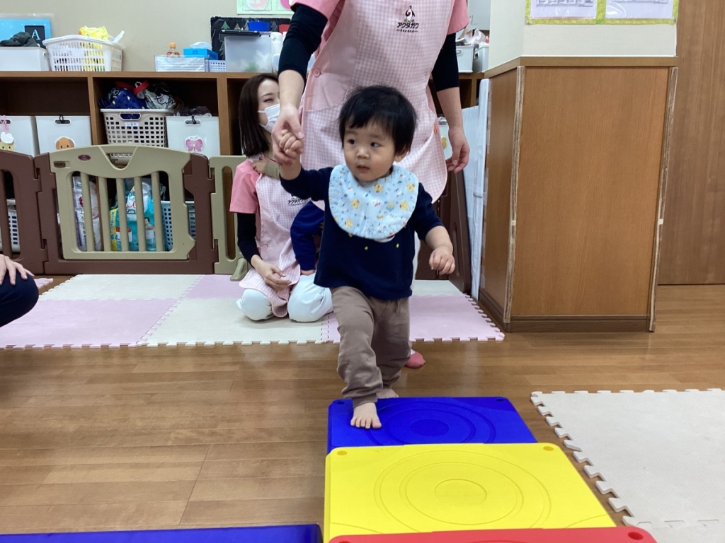 1月運動プログラムの様子(らっこ・階段ブロック)