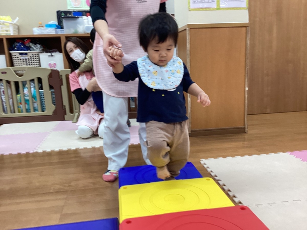 1月運動プログラムの様子(らっこ・階段ブロック)