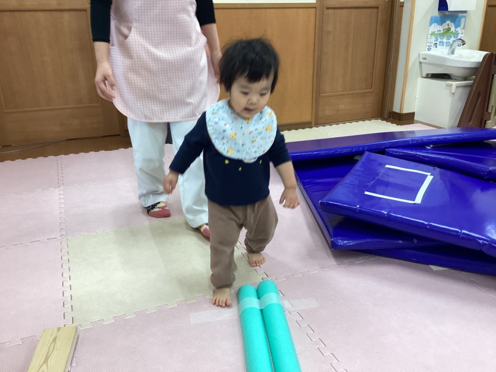 1月運動プログラムの様子(らっこ・プールスティック)