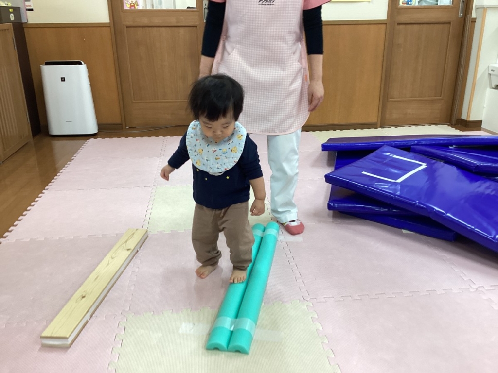 1月運動プログラムの様子(らっこ・プールスティック)