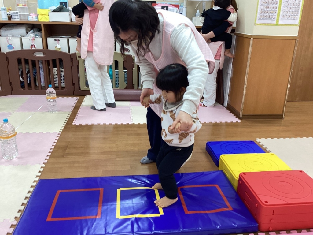 1月運動プログラムの様子(いるか・ジャンプ)