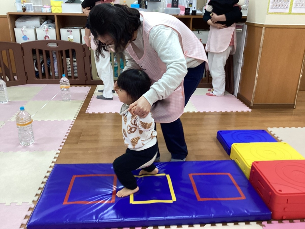 1月運動プログラムの様子(いるか・ジャンプ)