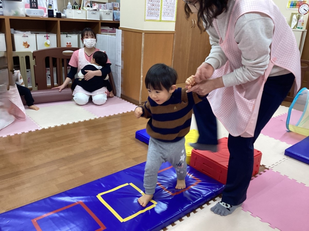 1月運動プログラムの様子(いるか・ジャンプ)