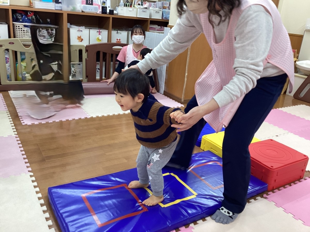 1月運動プログラムの様子(いるか・ジャンプ)