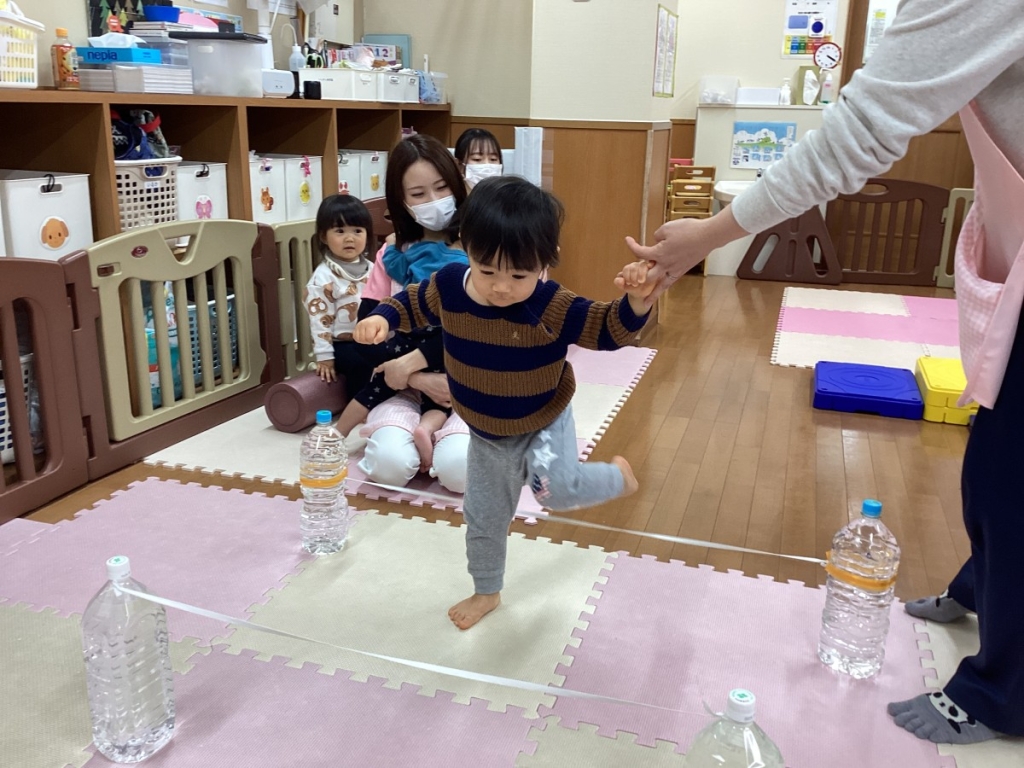 1月運動プログラムの様子(いるか・ジャンプ)