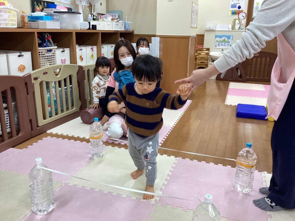 1月運動プログラムの様子(いるか・ジャンプ)