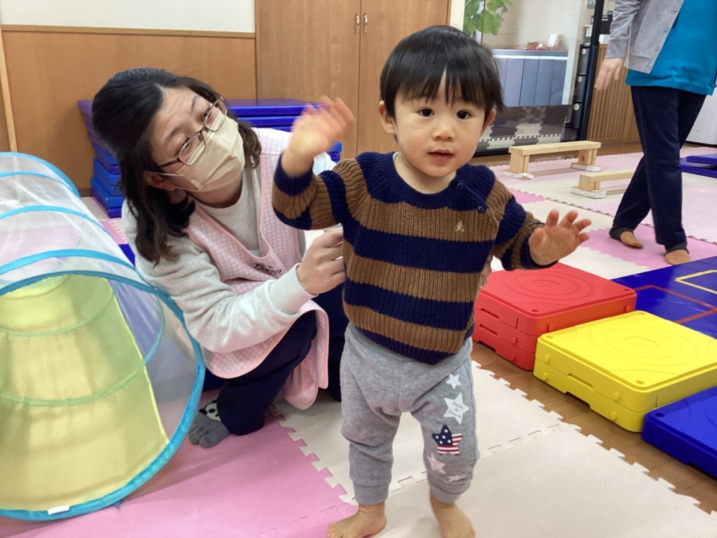 1月運動プログラムの様子(いるか・ポーズ)