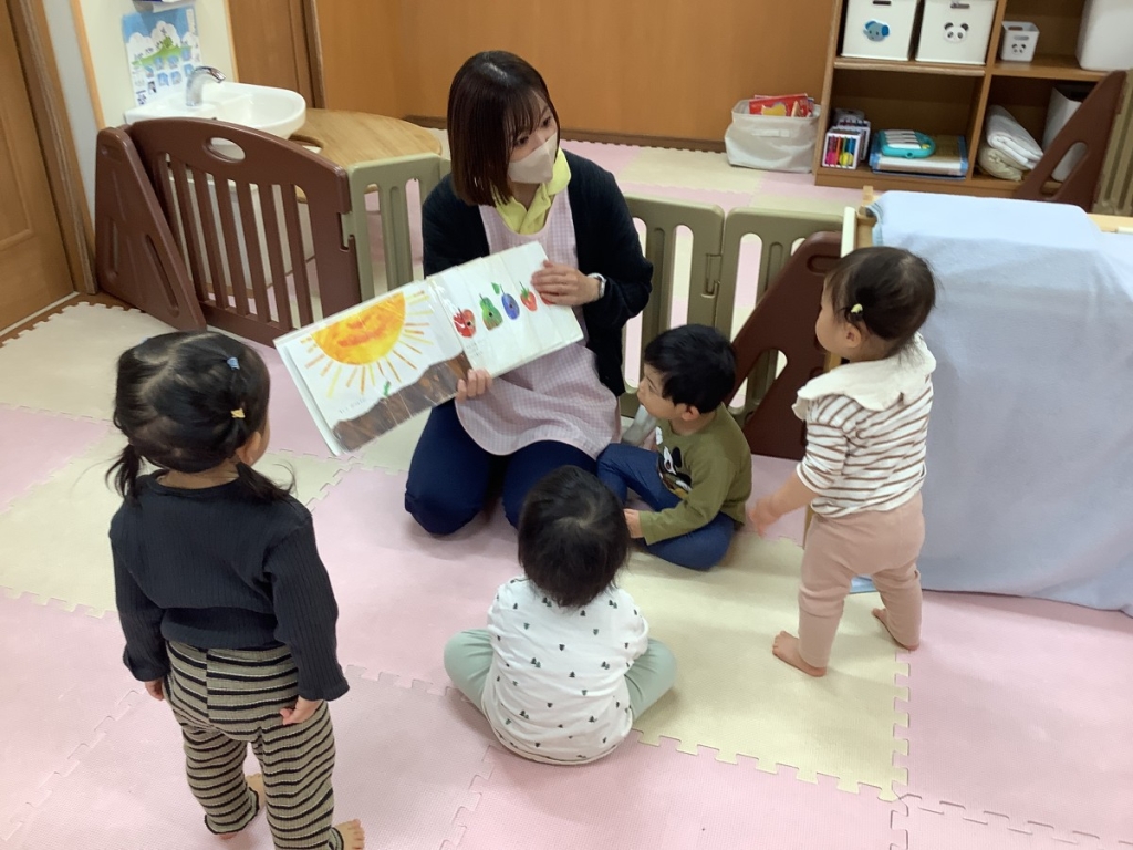 絵本読みあいの様子