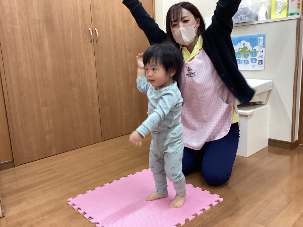 4月運動プログラムの様子(いるか・ポーズ)