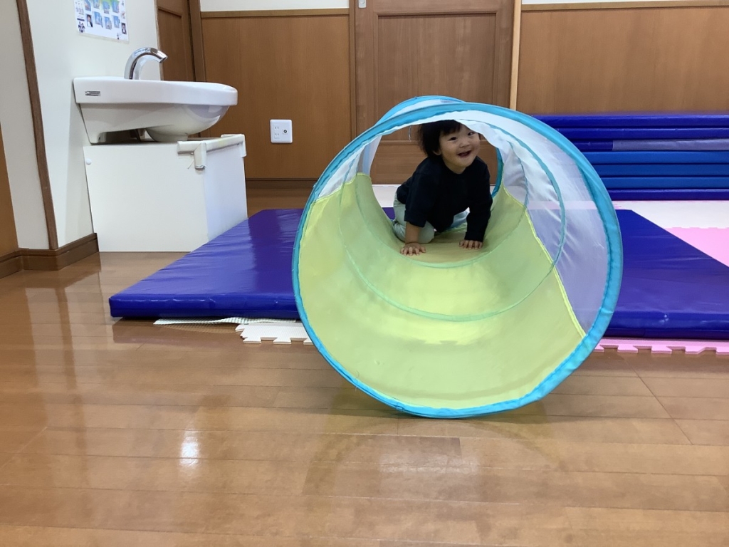 5月運動プログラムの様子(トンネル)