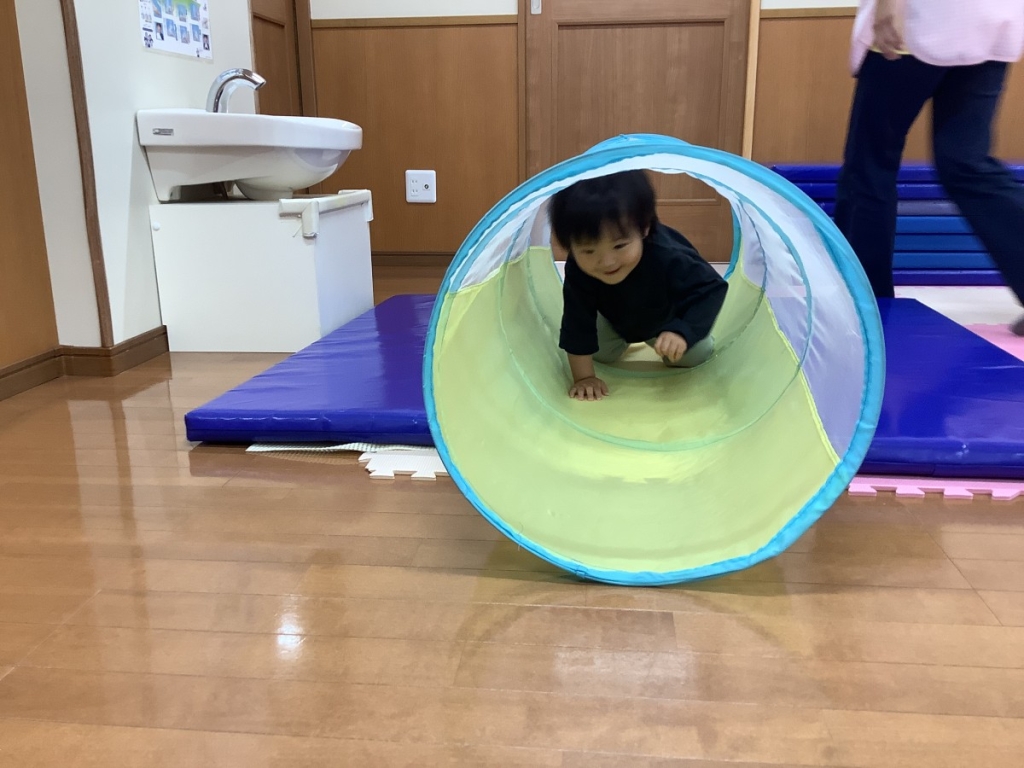 5月運動プログラムの様子(トンネル)