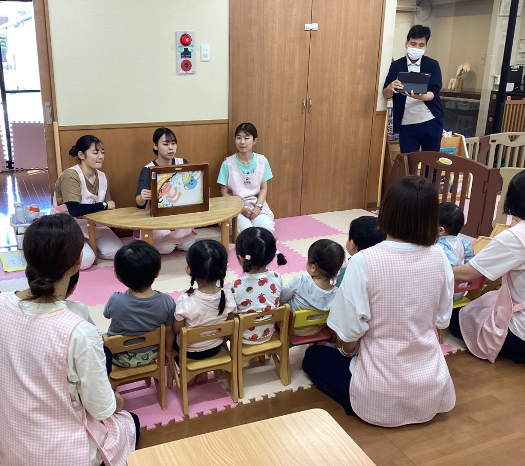 保健教室を聞く園児