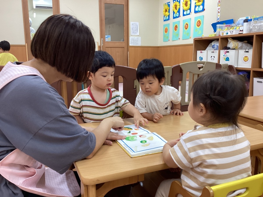 絵本読みあいの様子
