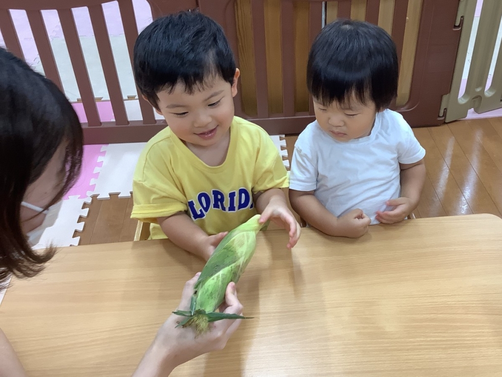 とうもろこしの皮むき