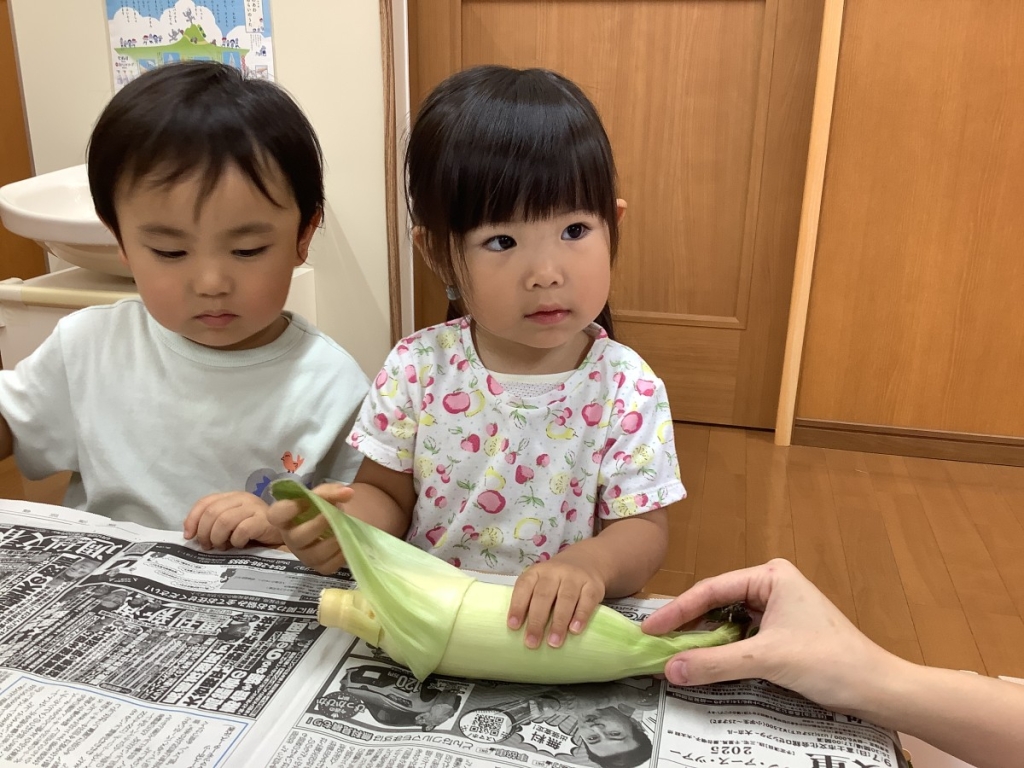 とうもろこしの皮むき