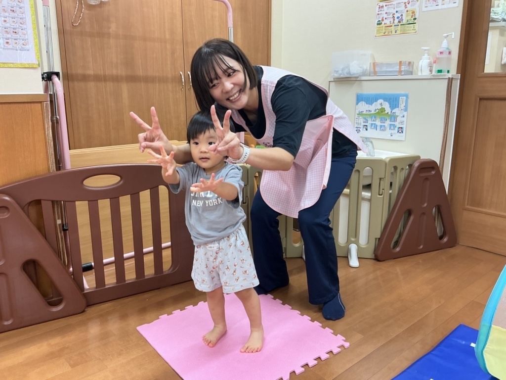 8月運動プログラムの様子(いるか組・ポーズ)