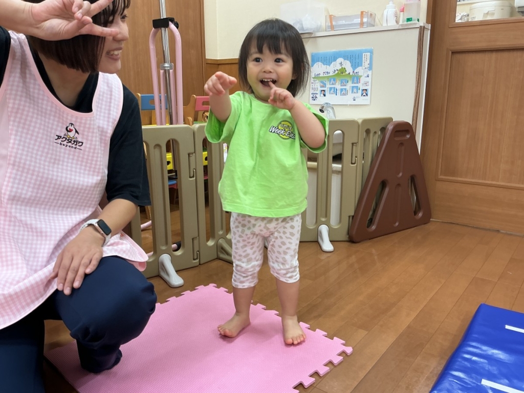 8月運動プログラムの様子(いるか組・ポーズ)
