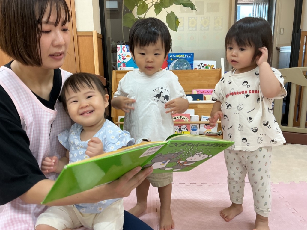 絵本読みあいの様子