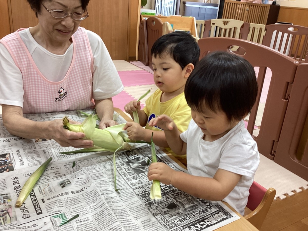 とうもろこしの皮むき