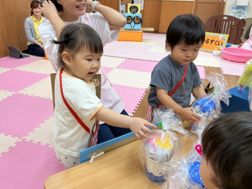 屋台めぐりの様子