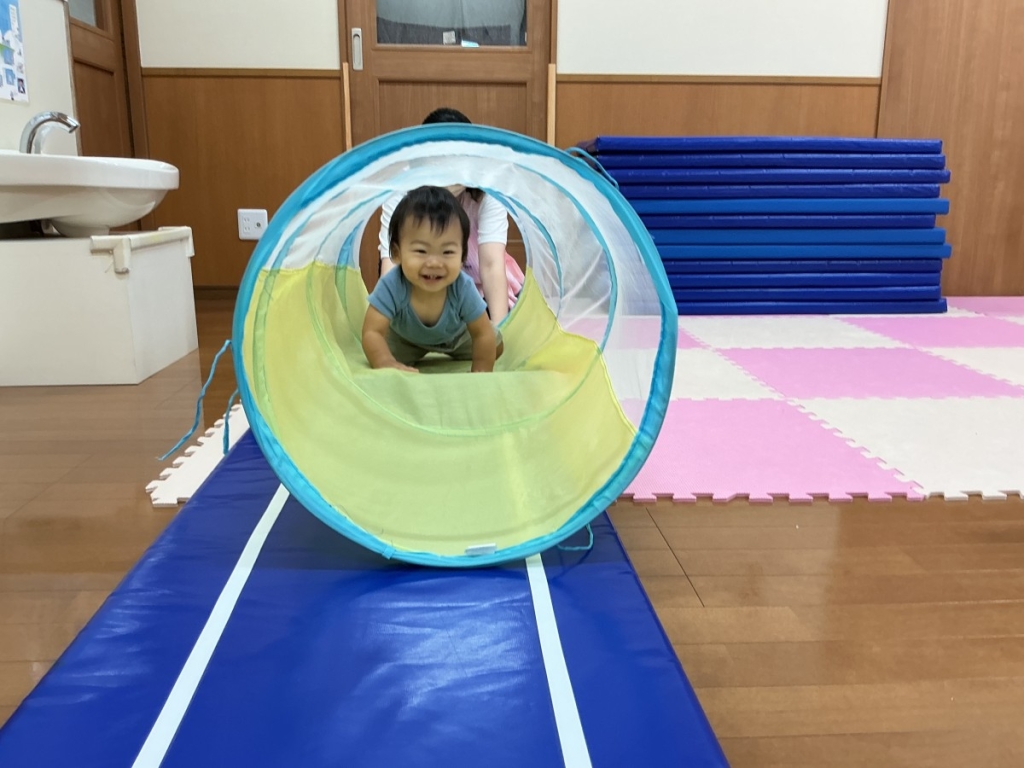 9月運動プログラムの様子(らっこ・トンネル)