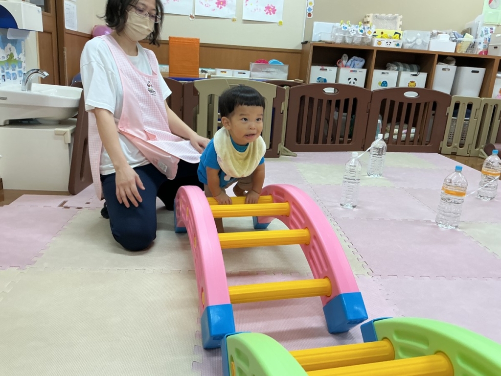 9月運動プログラムの様子(いるか低月齢・橋渡り)