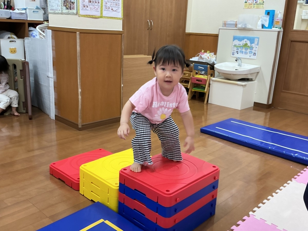 9月運動プログラムの様子(いるか・階段ブロック)