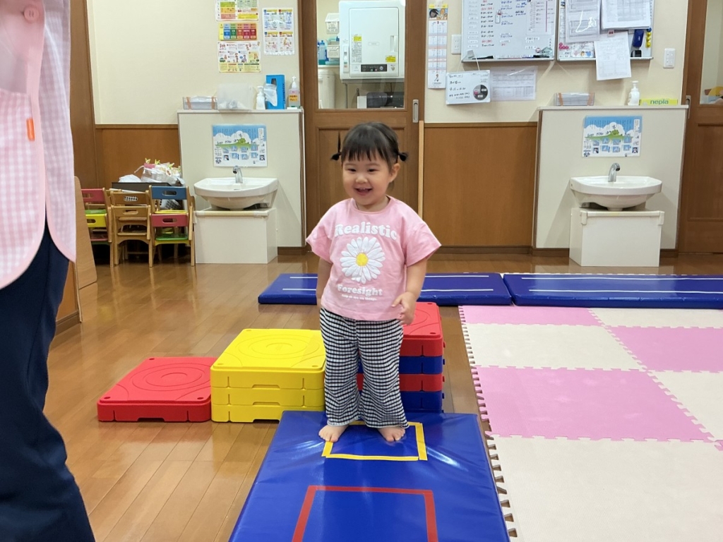 9月運動プログラムの様子(いるか・階段ブロック)