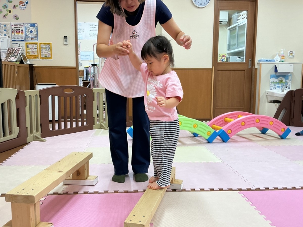 9月運動プログラムの様子(いるか・平均台)