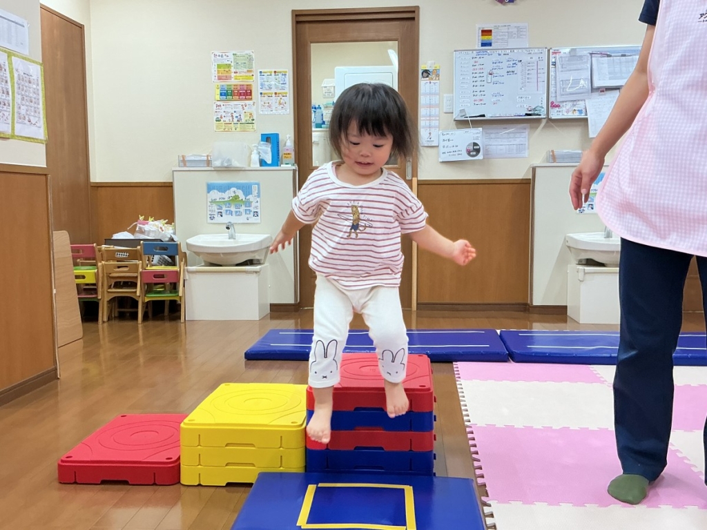 9月運動プログラムの様子(いるか・階段ブロック)
