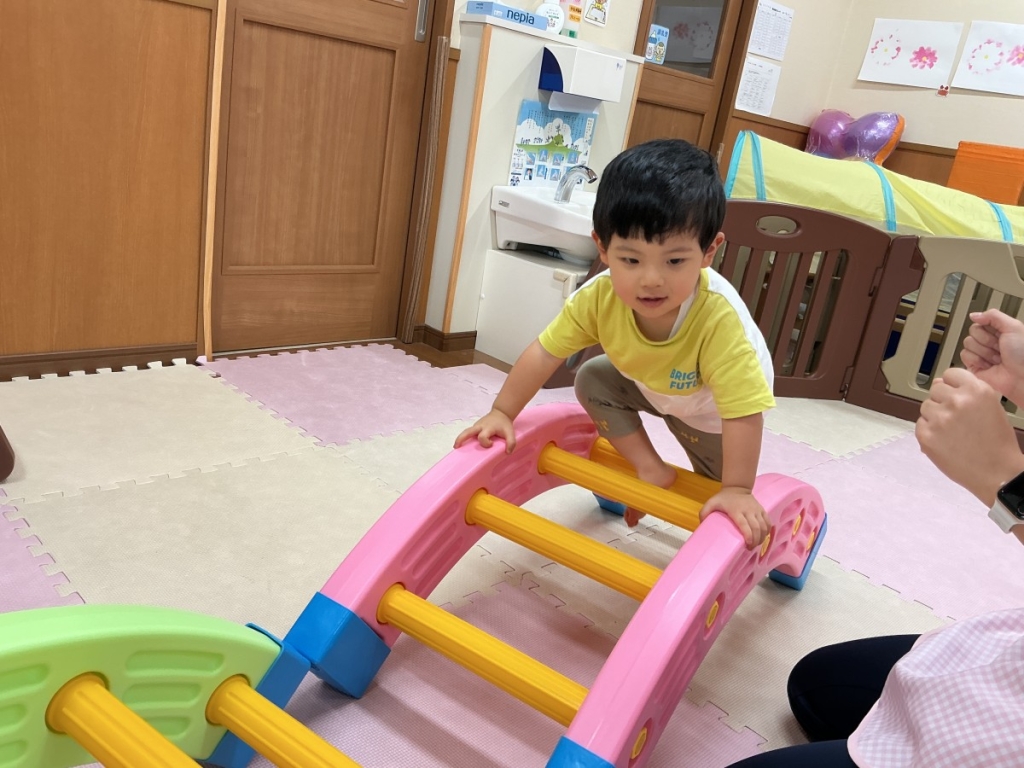 9月運動プログラムの様子(いるか・橋渡り)