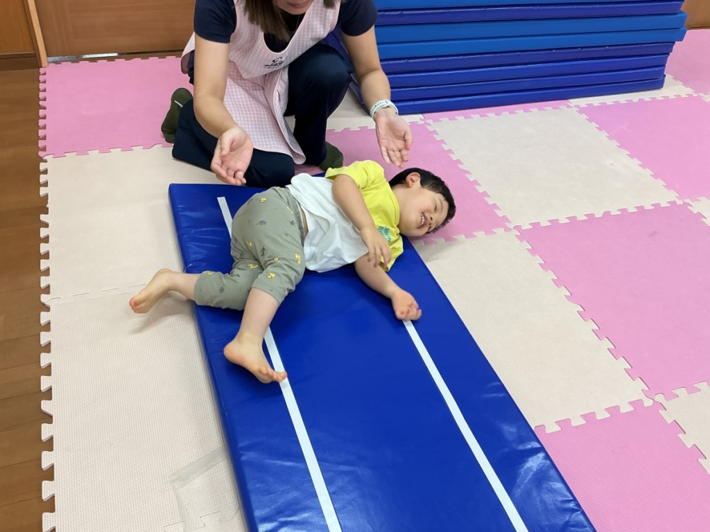 9月運動プログラムの様子(いるか・横転)