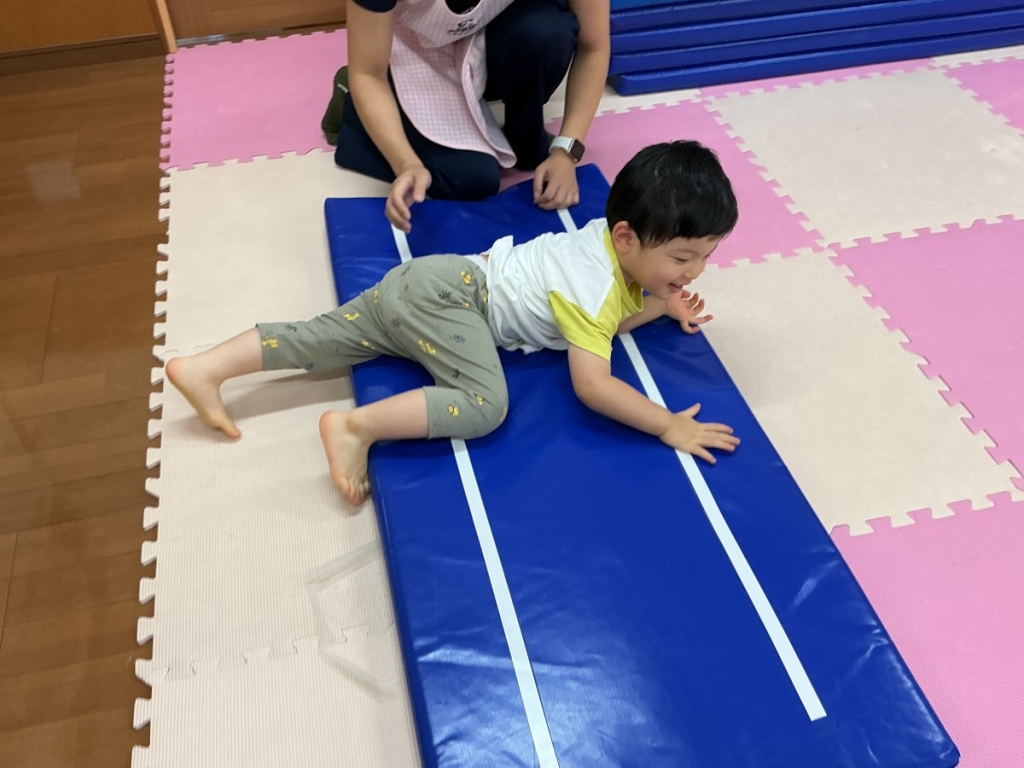 9月運動プログラムの様子(いるか・横転)