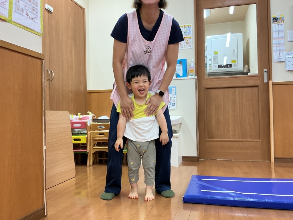9月運動プログラムの様子(いるか・ポーズ)