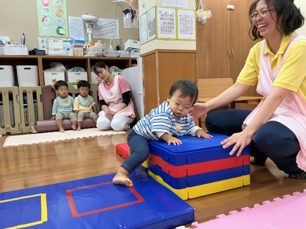 10月運動プログラムの様子(らっこ・階段ブロック)