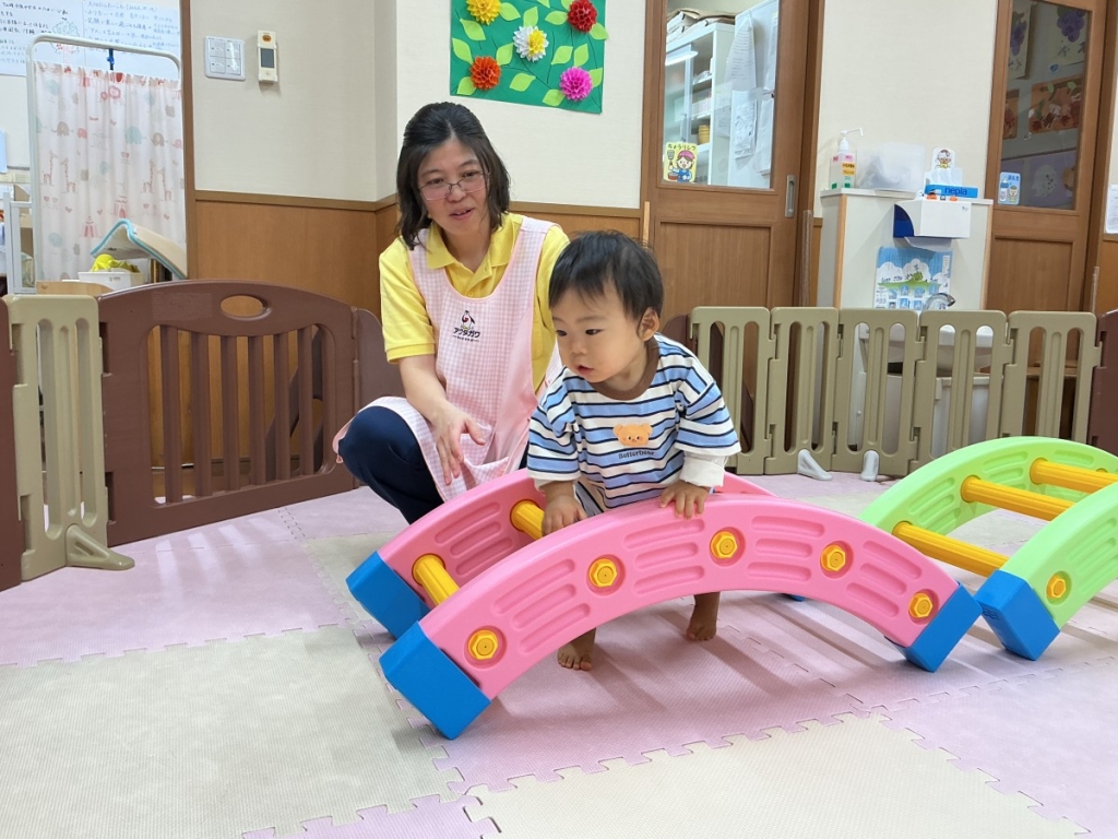 10月運動プログラムの様子(らっこ・橋渡り)