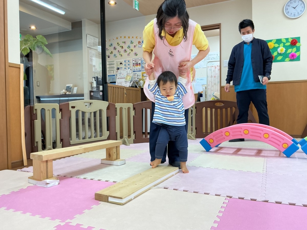 10月運動プログラムの様子(らっこ・平均台)