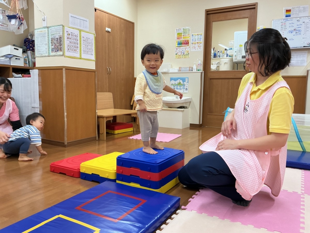 10月運動プログラムの様子(いるかB・階段ブロック)