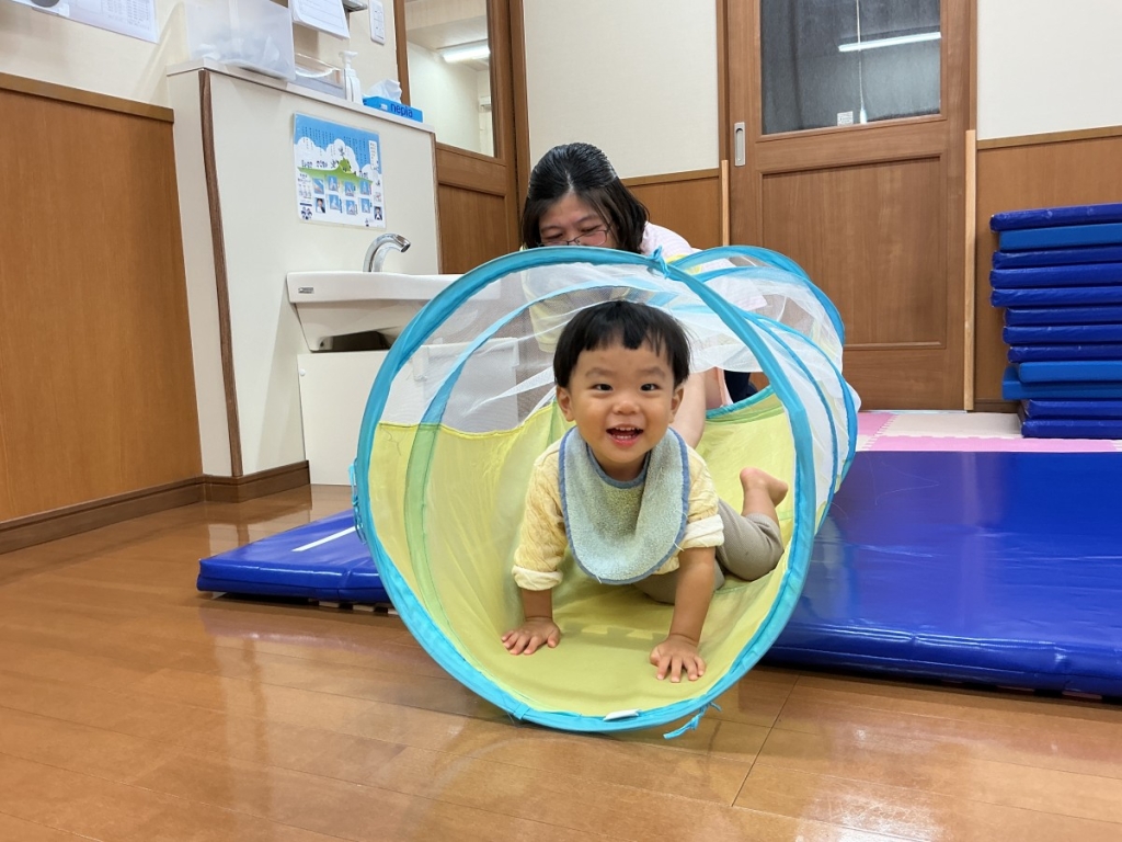 10月運動プログラムの様子(いるかB・トンネル)