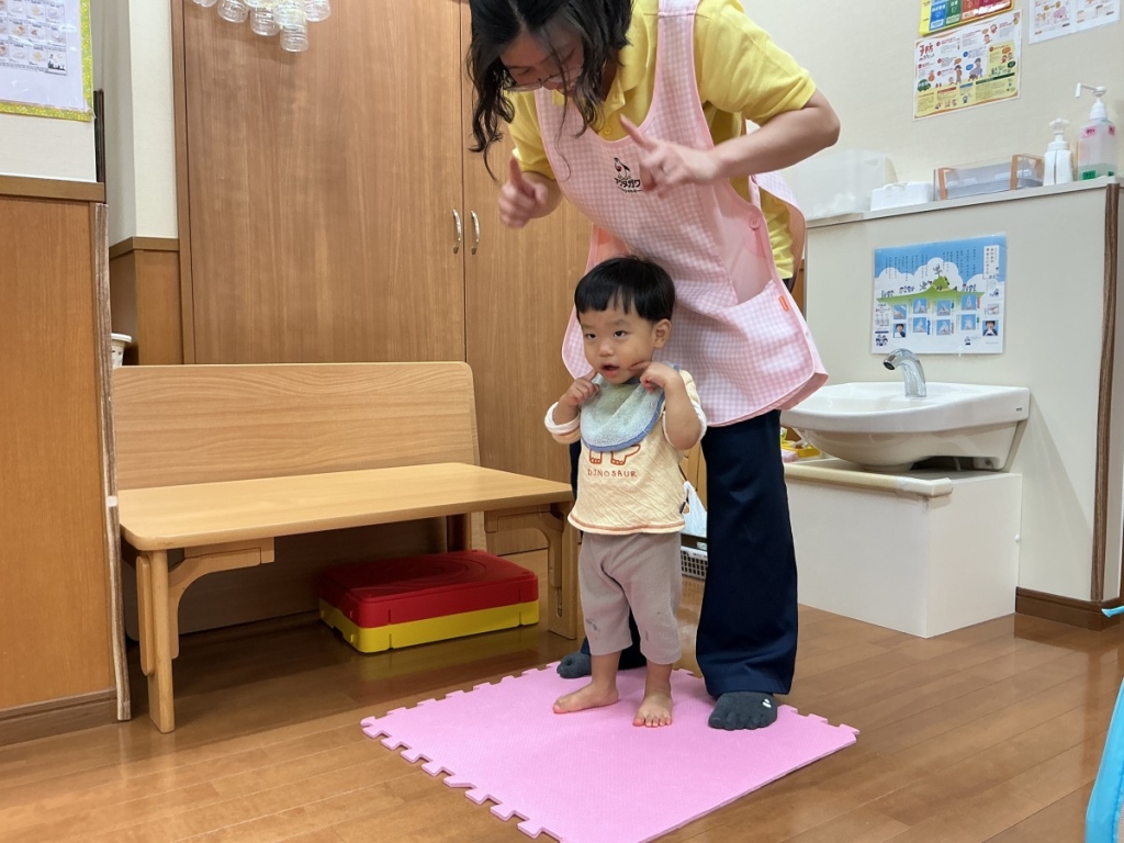 10月運動プログラムの様子(いるかB・ポーズ)