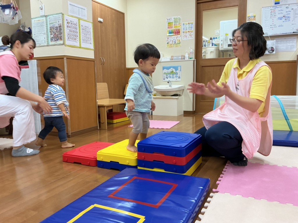 10月運動プログラムの様子(いるかB・階段ブロック)