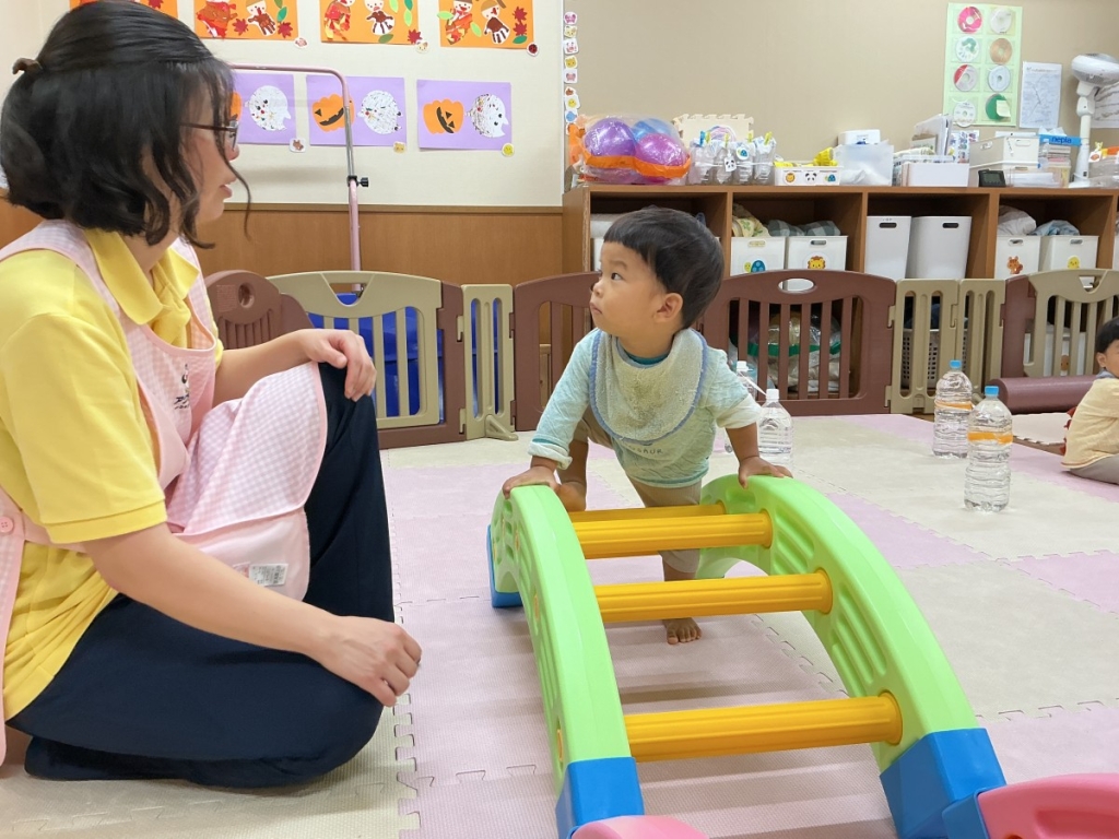 10月運動プログラムの様子(いるかB・橋渡り)