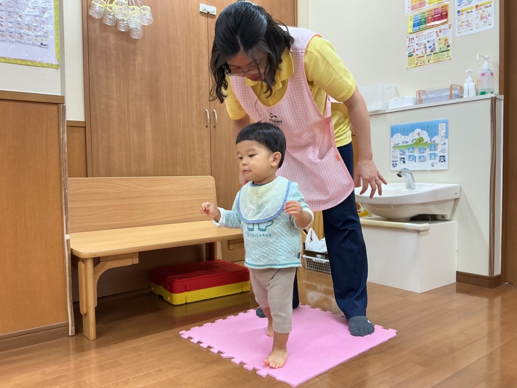 10月運動プログラムの様子(いるかB・ポーズ)