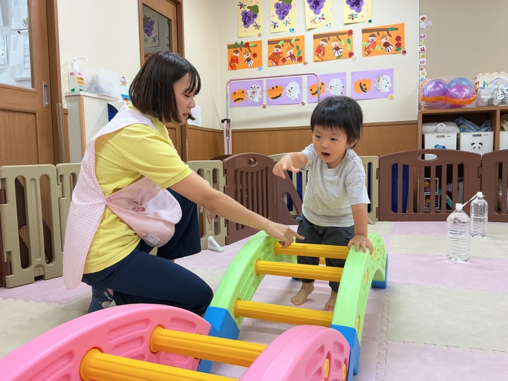 10月運動プログラムの様子(いるかA・橋渡り)
